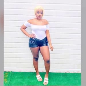 Meet your Posher, Monique